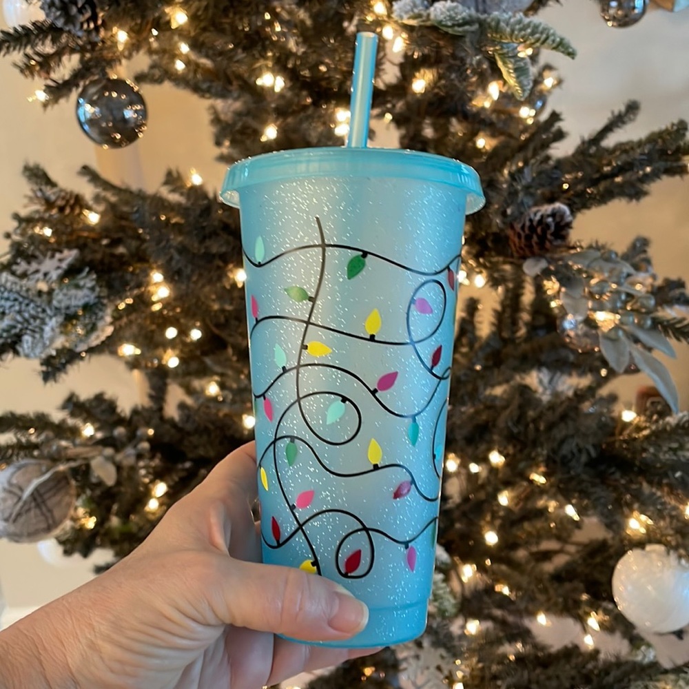 ☀️3 for $10 - Plastic Holiday Cup & Matching Straw 🎄
